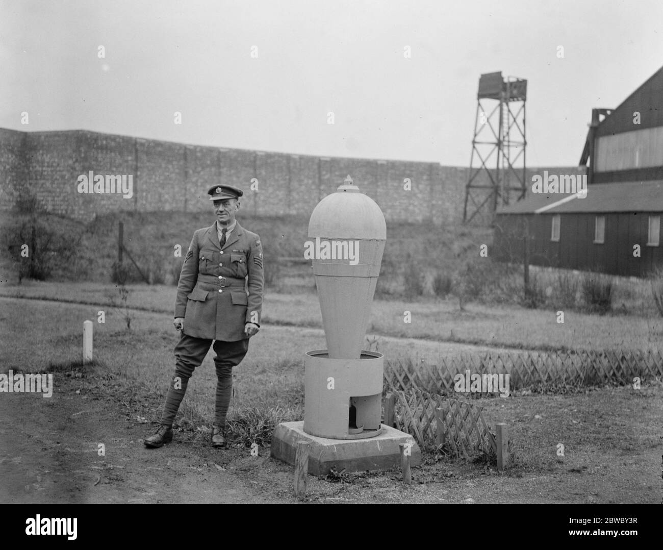 Air Commodore Steel inspects fully fledged aircraftsmen at Cranwell training centre . A 520 lb bomb , mounted to serve as a sun dial , and placed in the grounds of the Training Centre . 17 December 1923 Stock Photo