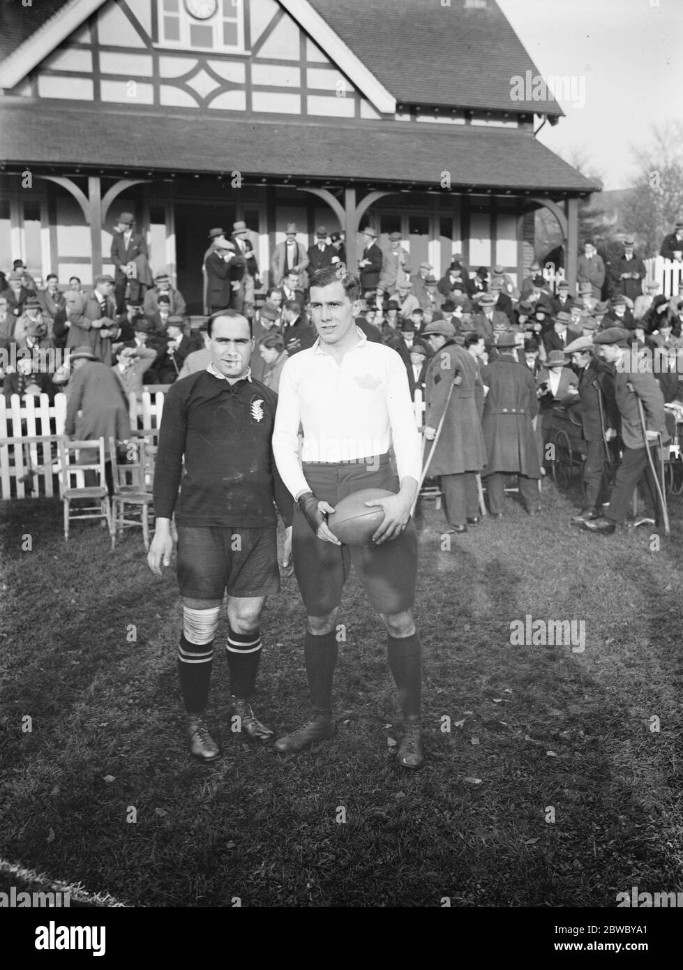New Zealanders versus Oxford University at Oxford The New Zealand and Oxford rugby captains 20 November 1924 Stock Photo