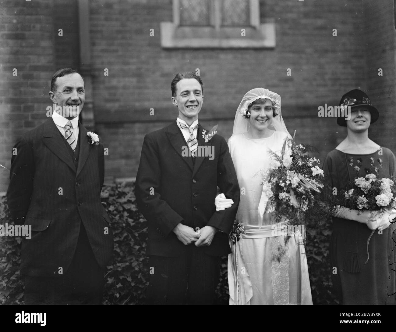 Cambridge Athlete ' s wedding Mr E D Mountain and Miss M Pickford were married at St James ' s Church , Streatham 24 December 1924 Stock Photo
