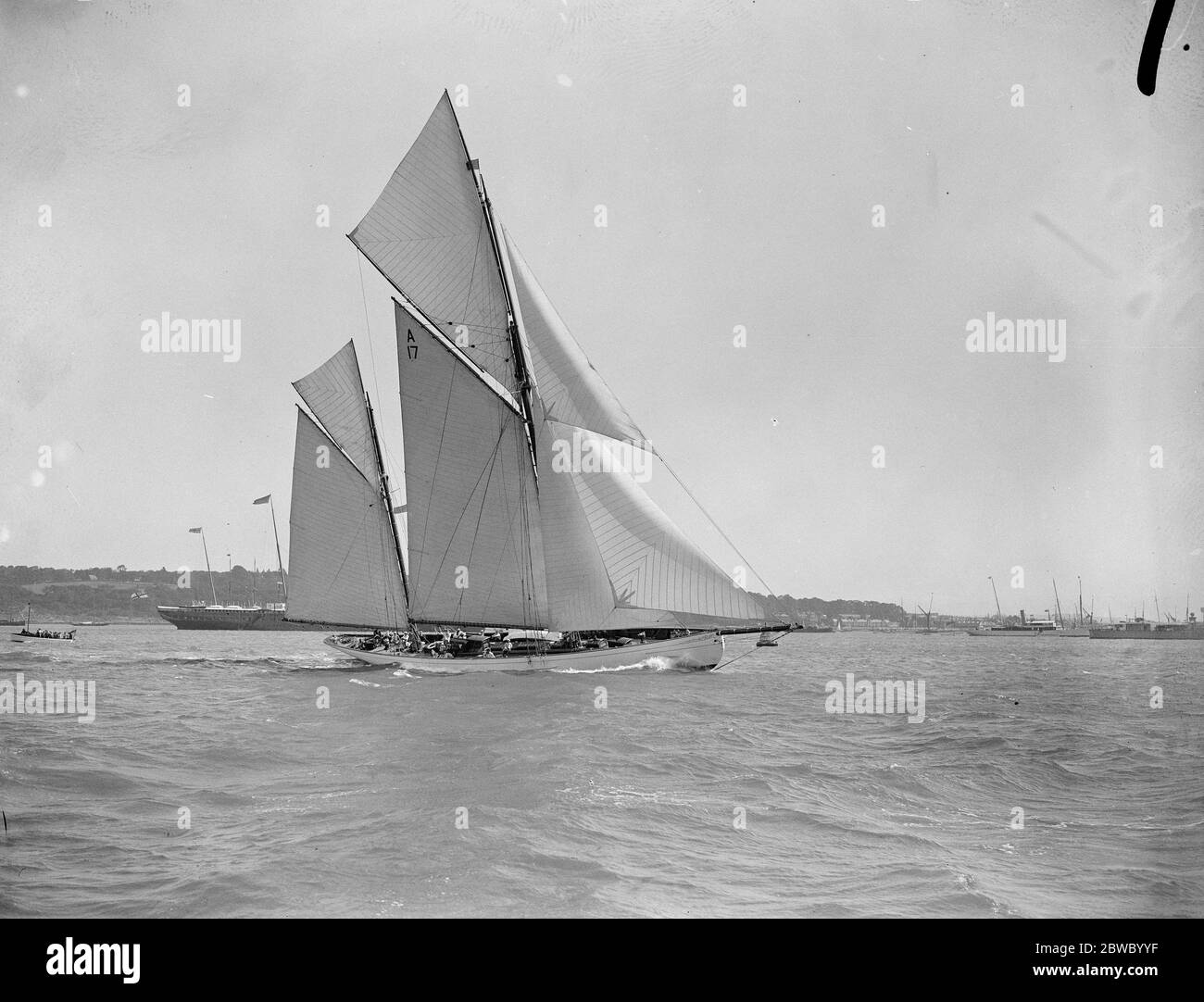Yacht racing at Cowes as seen by the King on the  Britannia  . A fine photograph of  Cariad  owned by Colonel J Gretton , MP during yacht racing at Cowes . This picture was taken from the King 's yacht  Britannia  . 10 August 1923 Stock Photo