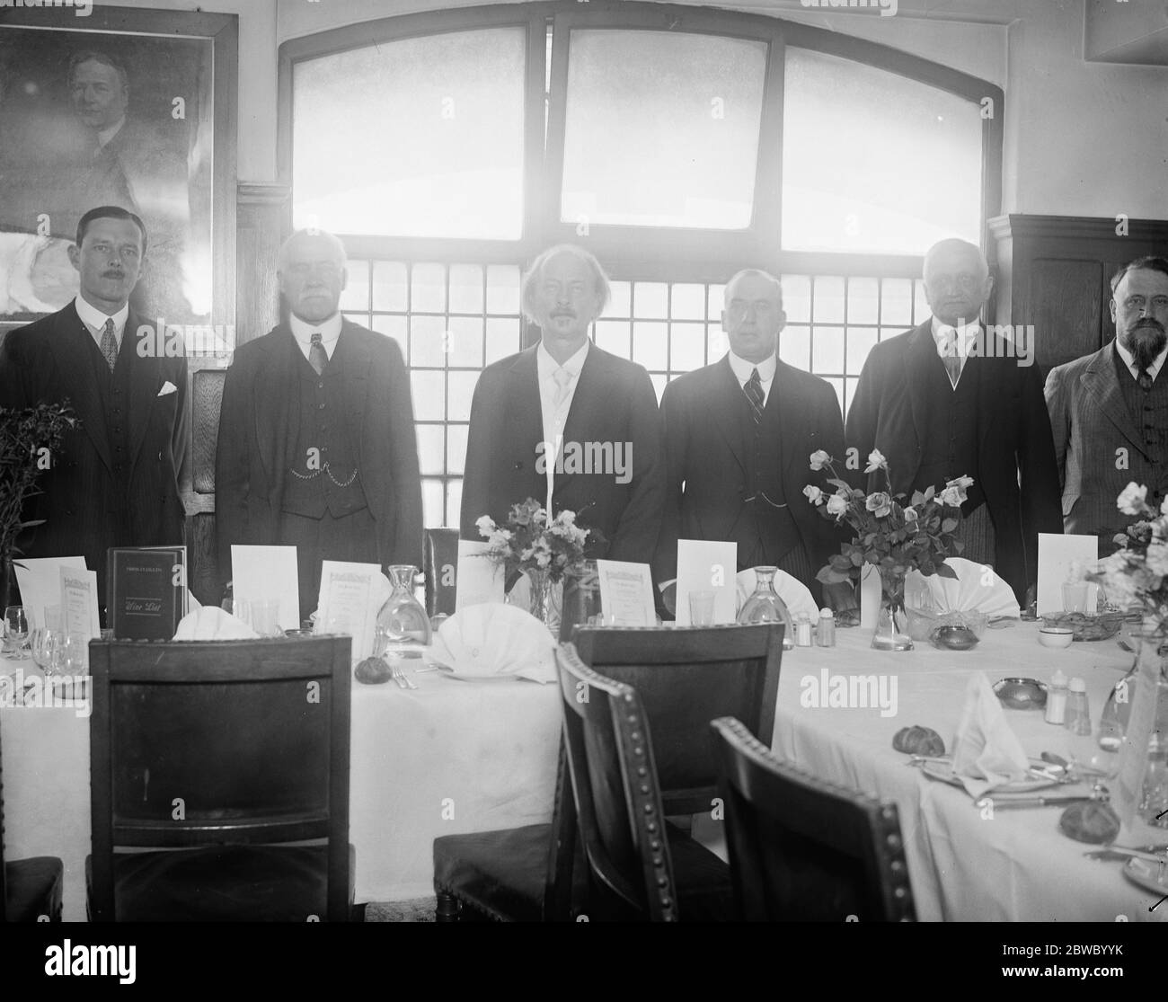 Paderewski at the press club . M Paderewski , the famous pianist was the guest of honour at a London Press club luncheon on Monday . Mr F Dilnot presiding . On his right are M Paderewski , Lord Stuart of Wortley , and comte Ed Rassynsky , and on his left the Polish Minister , Mr Evans and Mr A Moreland . 13 July 1925 Stock Photo