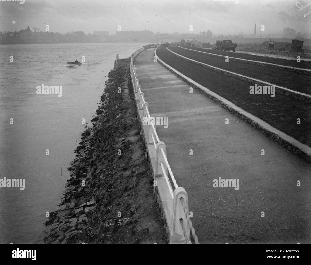 A new London promenade to accommodate 15000 persons : striking Thames riverside developments at Chiswick . A view of the terraced promenade after operations of about 12 months . 14 March 1925 Stock Photo