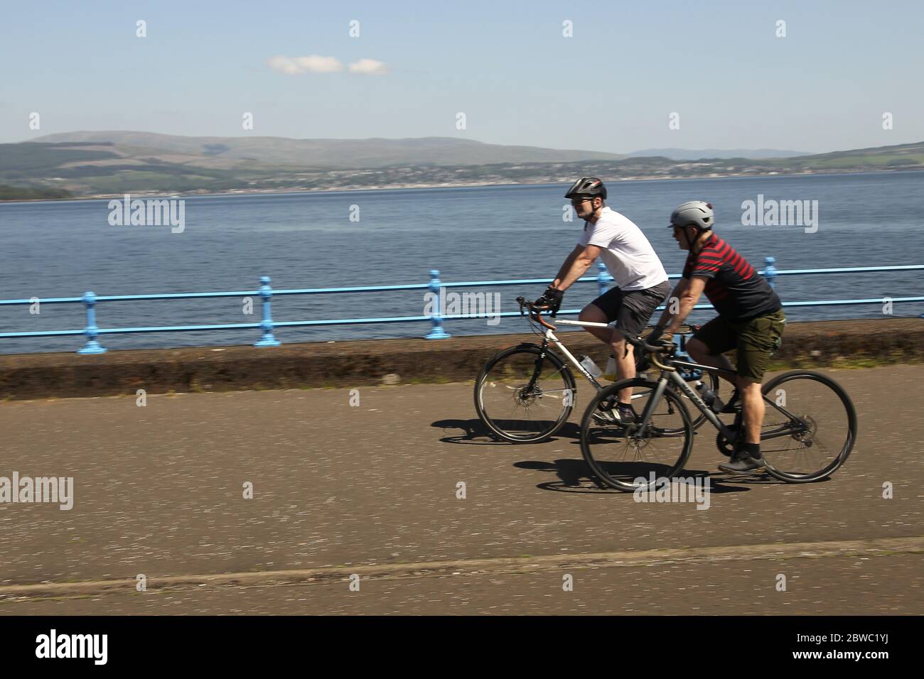 Esplanade Greenock, UK. 31st May, 2020. Locals enjoying the continuing good weather while observing good social distancing. Overlooking the Firth of Clyde towards Helensburgh. Credit: ALAN OLIVER/Alamy Live News Stock Photo