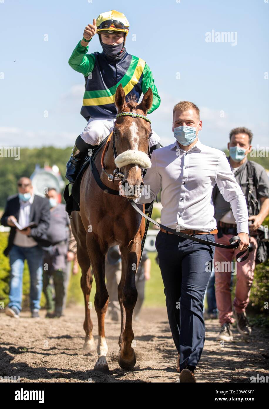 Hoppegarten, Germany. 31st May, 2020. Horse racing: Gallop, Hoppegarten Racetrack, second day of racing. Jockey Clement Lecoeuvre (l) wins on Kalifornia Queen from the stable Torjäger at Gestüt Röttgen Diana-Trial group race. Due to the coronavirus pandemic, the races are held without spectators. Credit: Andreas Gora/dpa/Alamy Live News Stock Photo