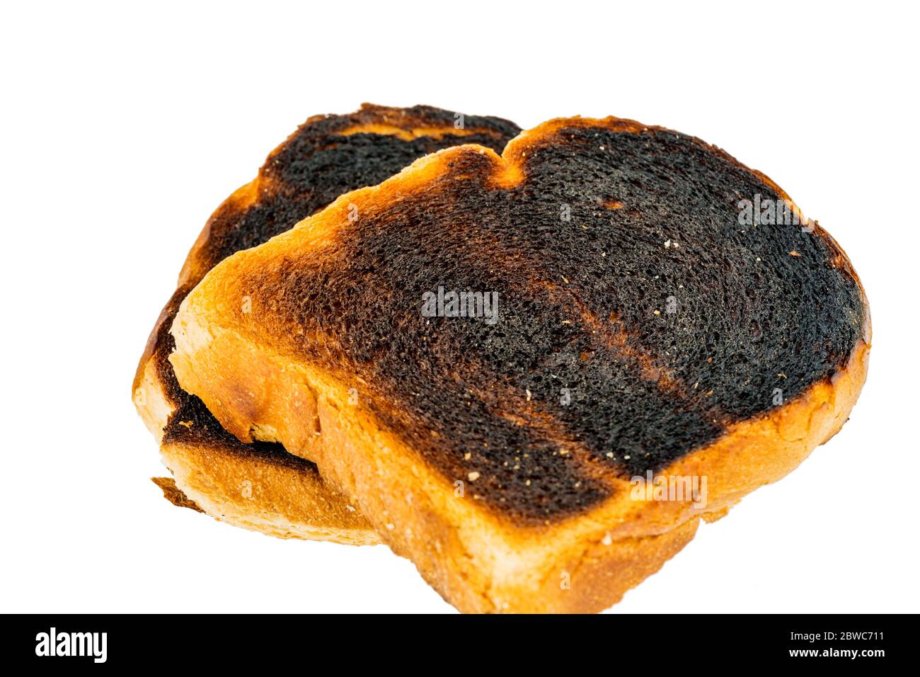 Toastbrot wurde beim toasten verbrannt. Verbrannte Toastscheiben beim Fruehstueck. Stock Photo