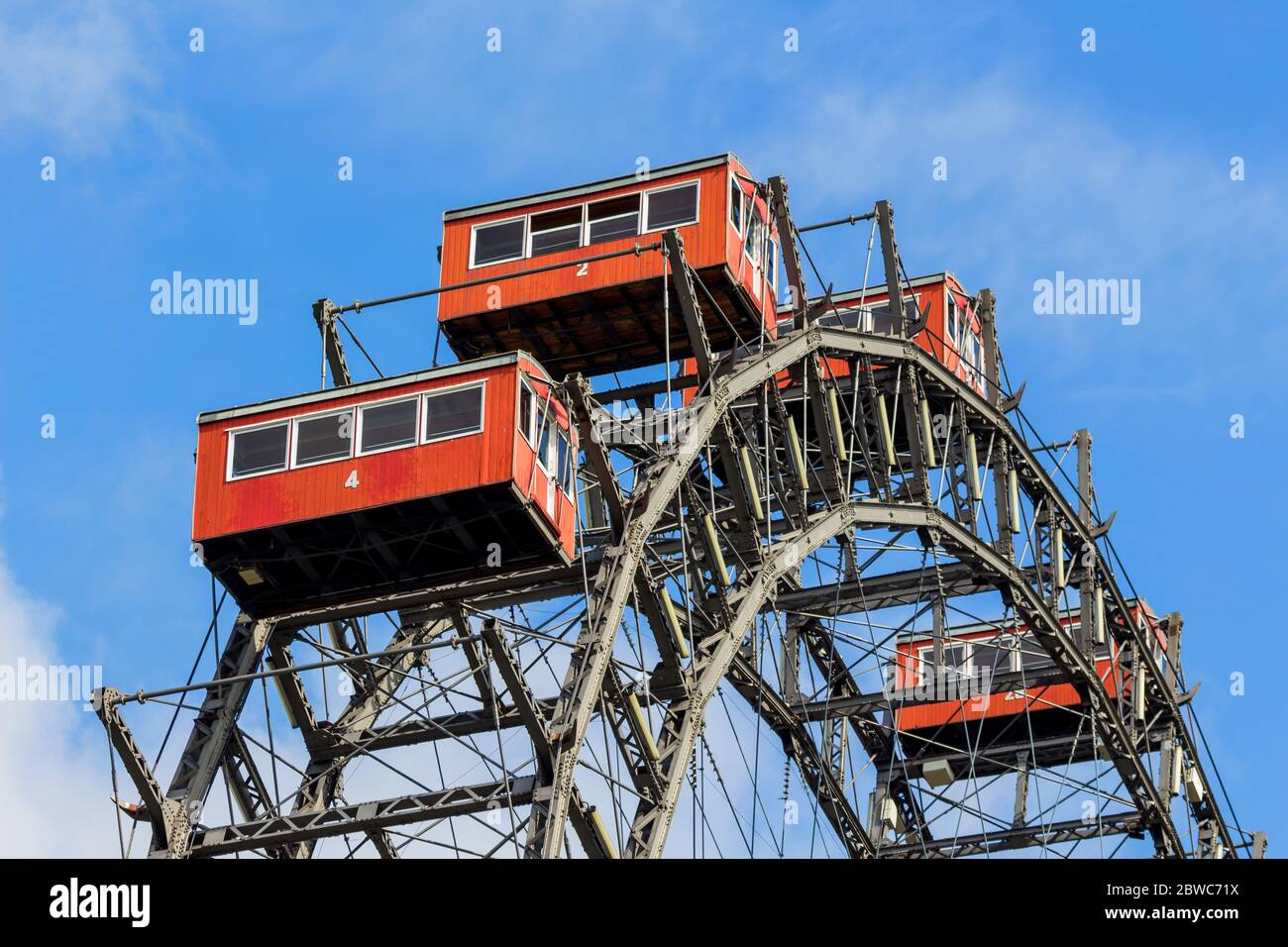Eines der Wahrzeichen von Wien in Oesterreich ist das Riesenrad im Prater Stock Photo