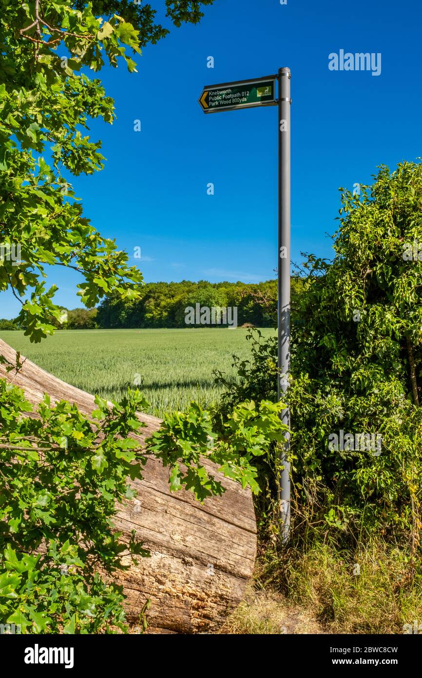 Right of way marker hi-res stock photography and images - Alamy
