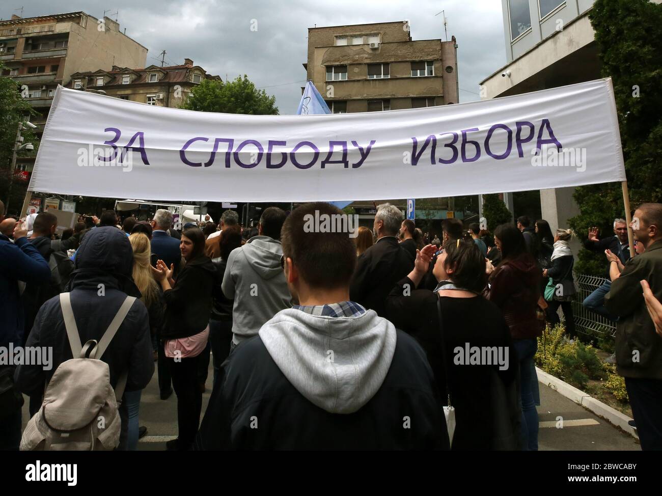 Belgrade, Serbia. 31 May 2020. Anti vaccination activists hold a banner reading in Serbian 'For freedom of choice' during a protest in Belgrade. People who do not support mandatory vaccination of children, call for a change of the legislation and allow the admission of unvaccinated children to schools. Stock Photo