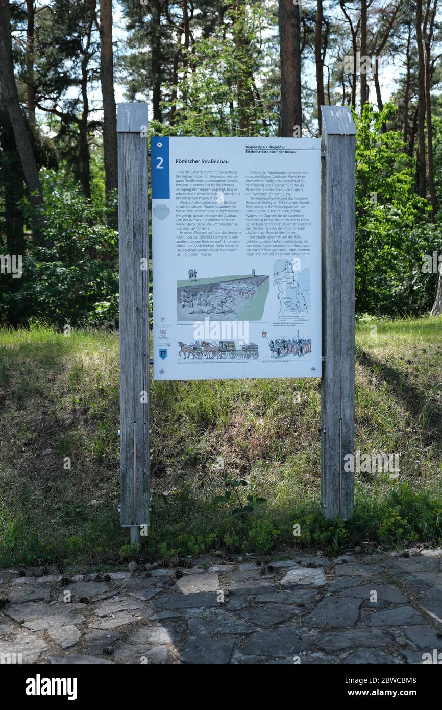 Europa, Germany, Hessen, Rödermark, Auf der Bulau, Rekonstruktion eines Hügelgrabes, eines Stücks römischer Straße und eines römischen Meilensteins. Stock Photo