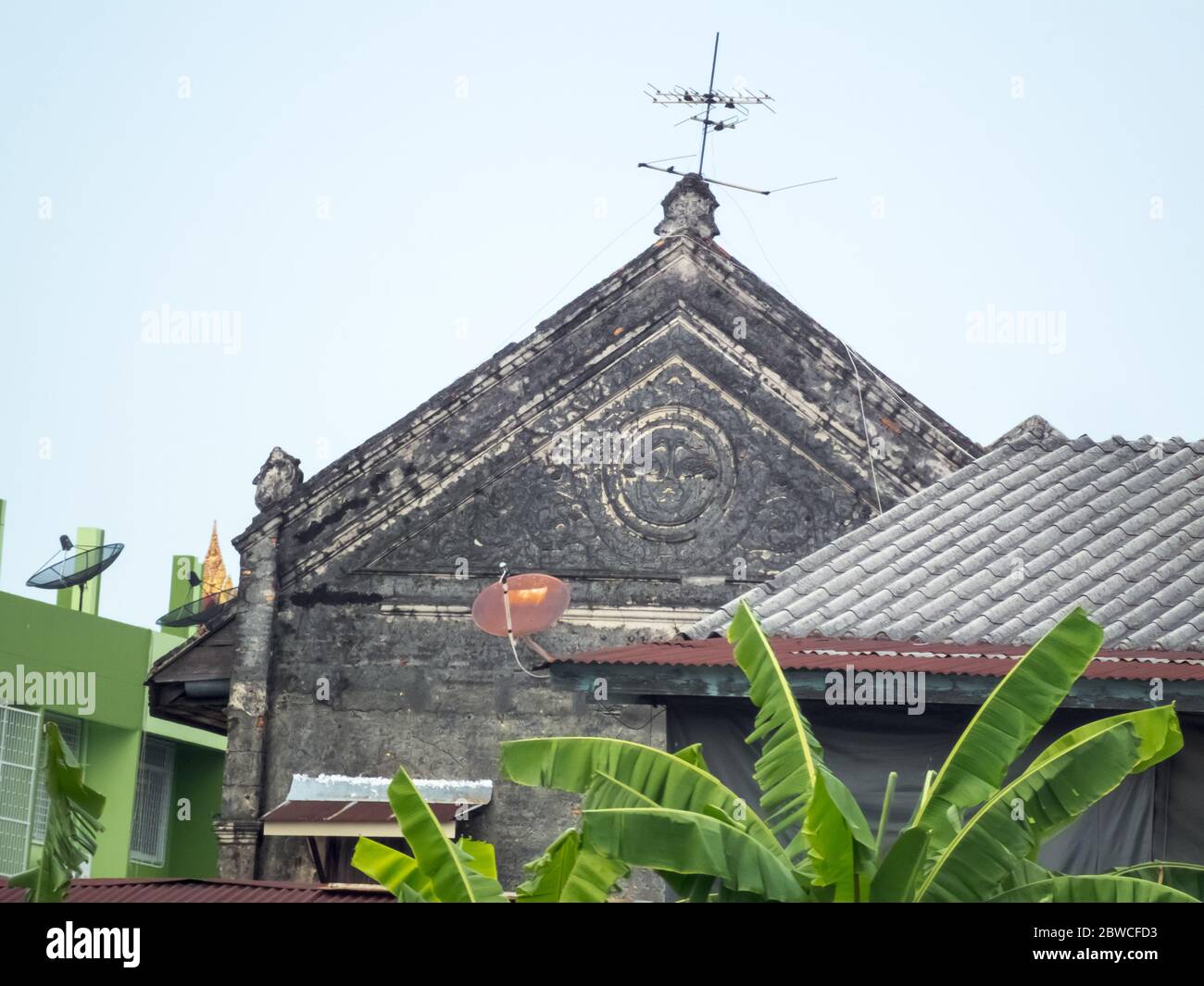 Old buildings abandoned over 100 years old. Chao Phraya River, Bangkok, Thailand. Stock Photo