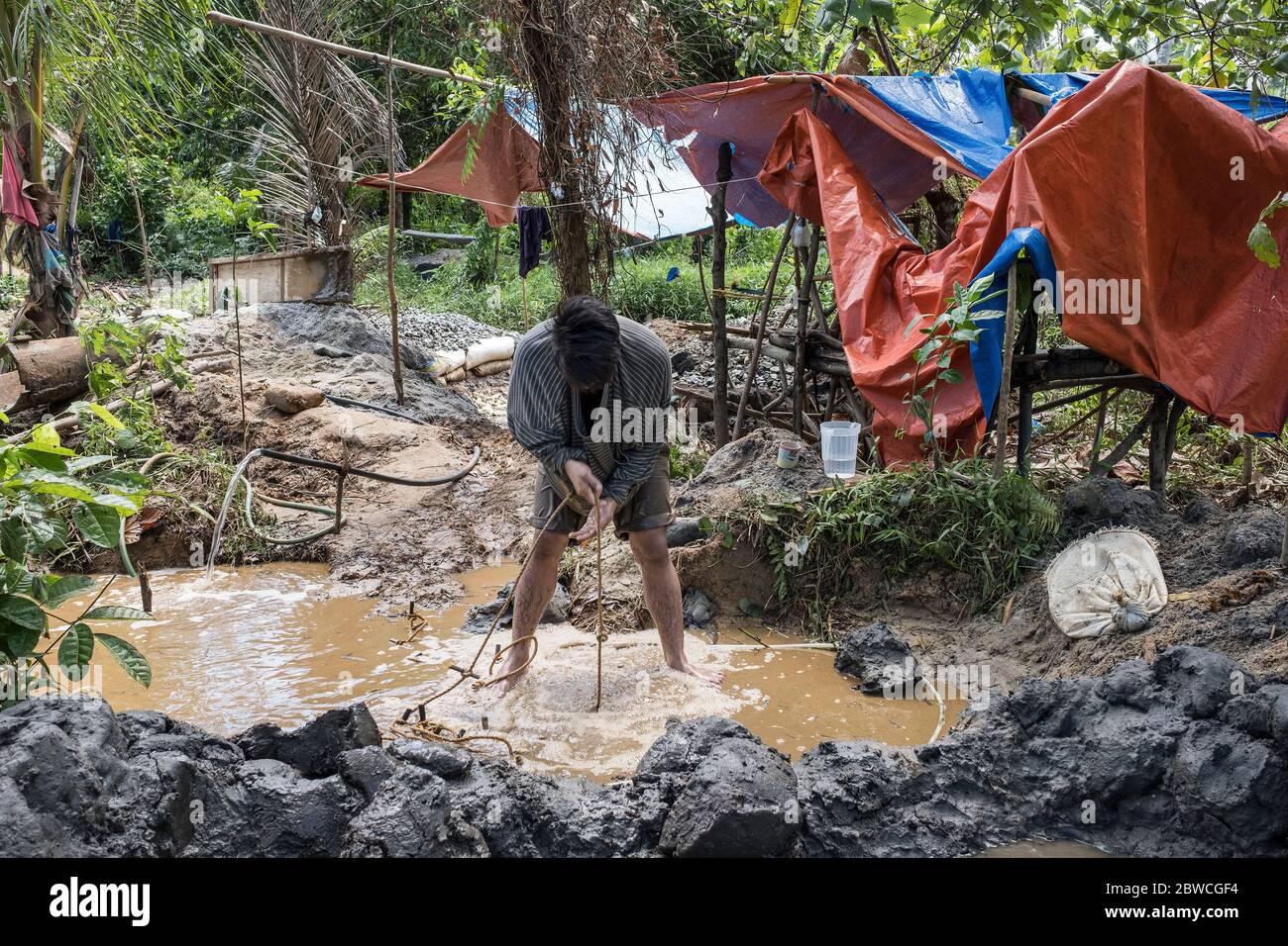 Illegal gold mining in Philippines Stock Photo Alamy