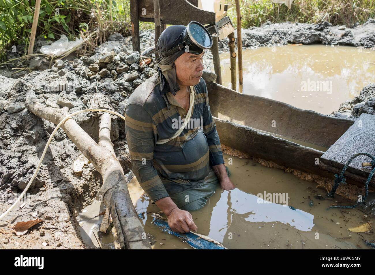 Illegal gold mining in Philippines Stock Photo Alamy