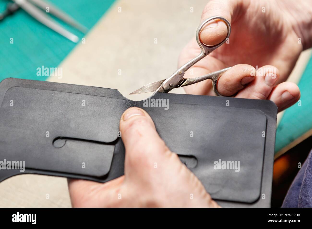 Leather Craftsman working with leather. Making a wallet Stock Photo Alamy