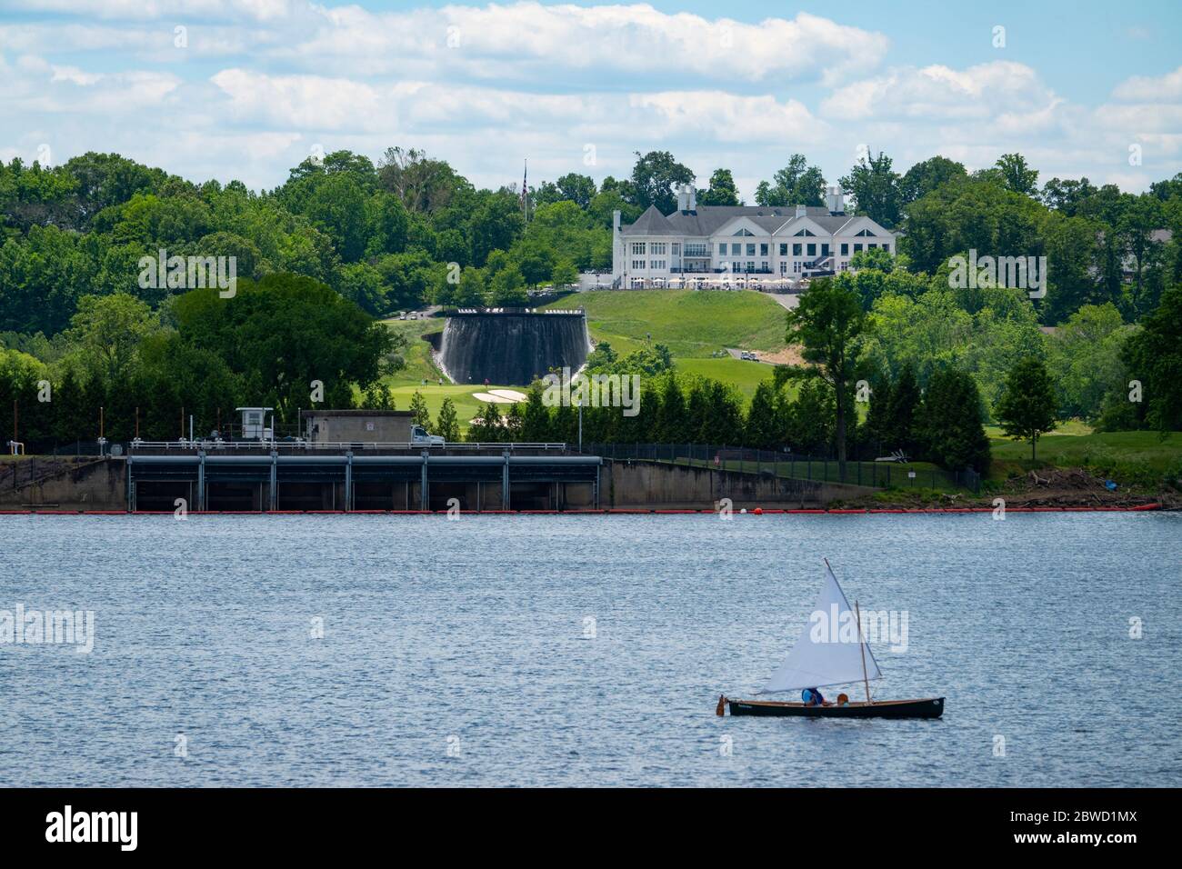 USA Virginia Trump National Golf Club on the Potomac River in Sterling Virginia Club house sailboat Stock Photo