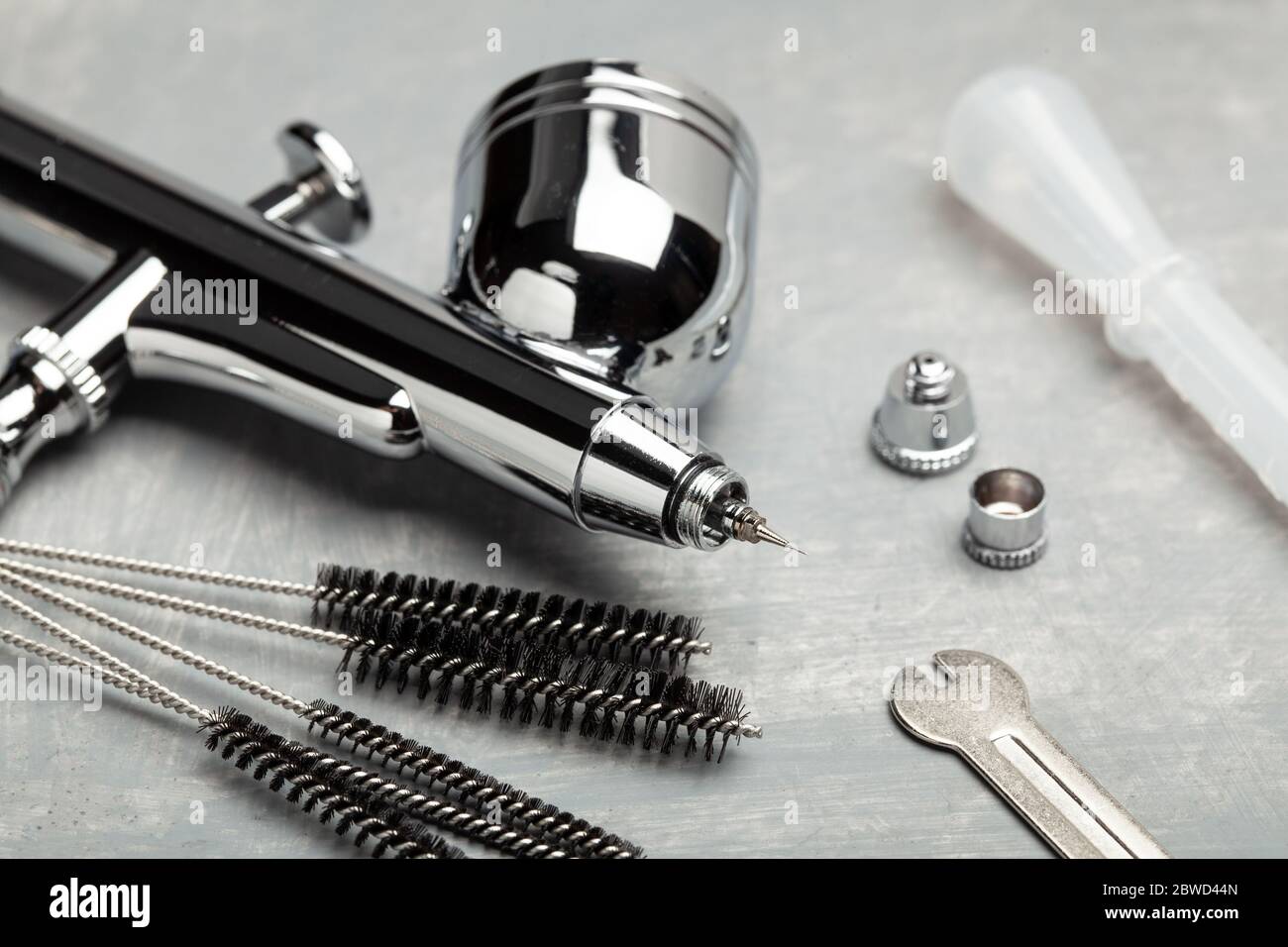 Airbrush cleaning. Brushes and other airbrush cleaning tools Stock Photo Alamy