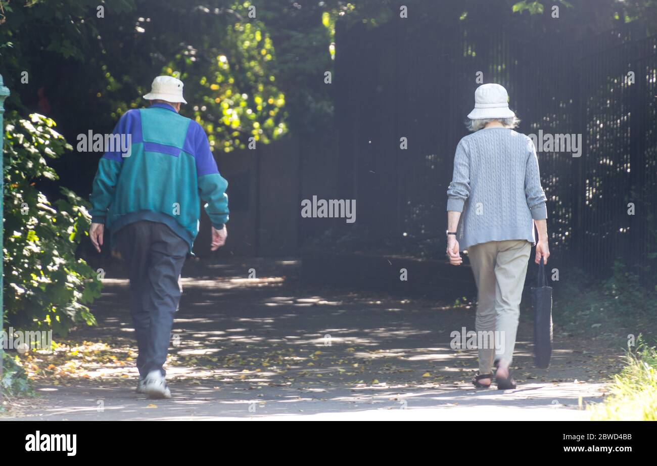 Couple park walking rear view hi-res stock photography and images - Alamy