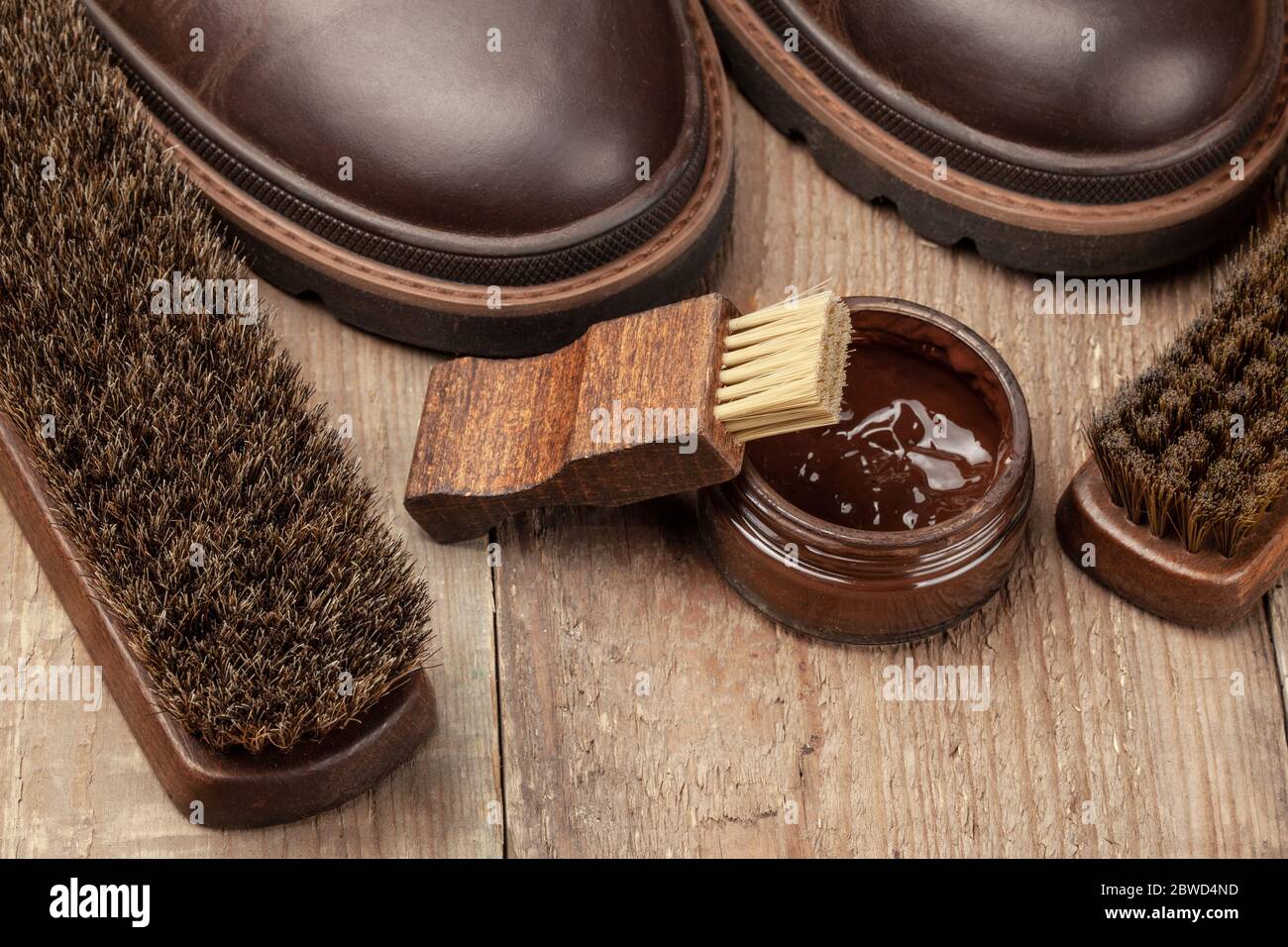 Shoe shine. Brushes for cleaning and polishing shoes. Cream brush and