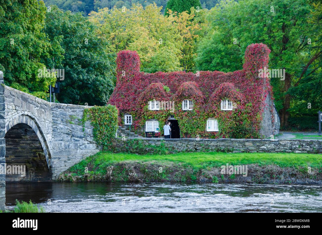 Tu hwnt ir bont tea rooms in llanrwst hi-res stock photography and ...