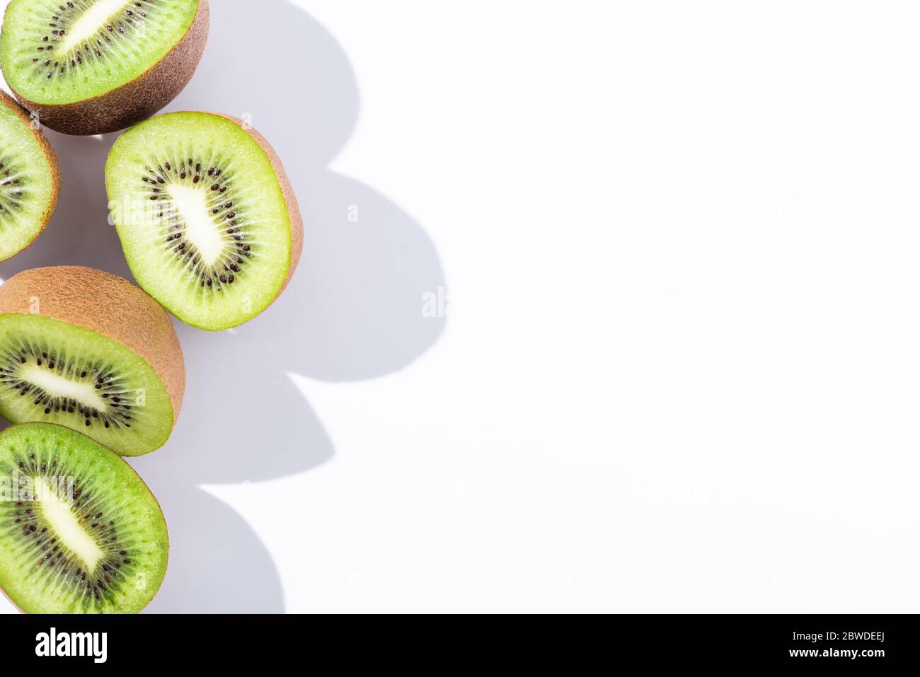 Kiwi fruit halves hi-res stock photography and images - Alamy