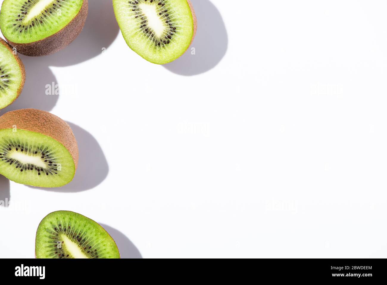 Kiwi fruit halves hi-res stock photography and images - Alamy