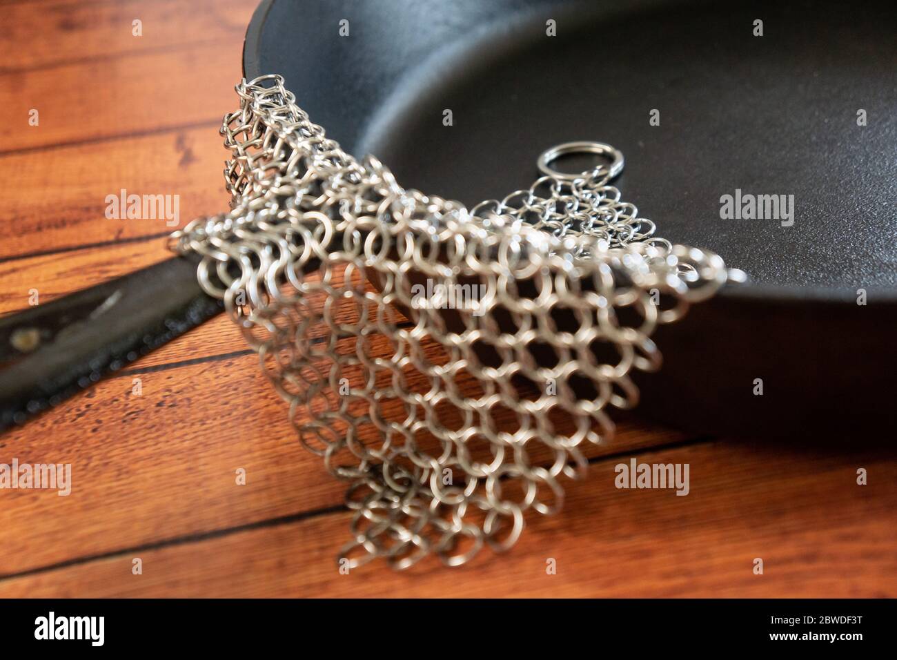 https://c8.alamy.com/comp/2BWDF3T/small-ring-chainmail-scrubber-for-cast-iron-stainless-steel-hard-anodized-cookware-and-other-pots-pans-for-for-cast-iron-cookware-dutch-ovens-2BWDF3T.jpg