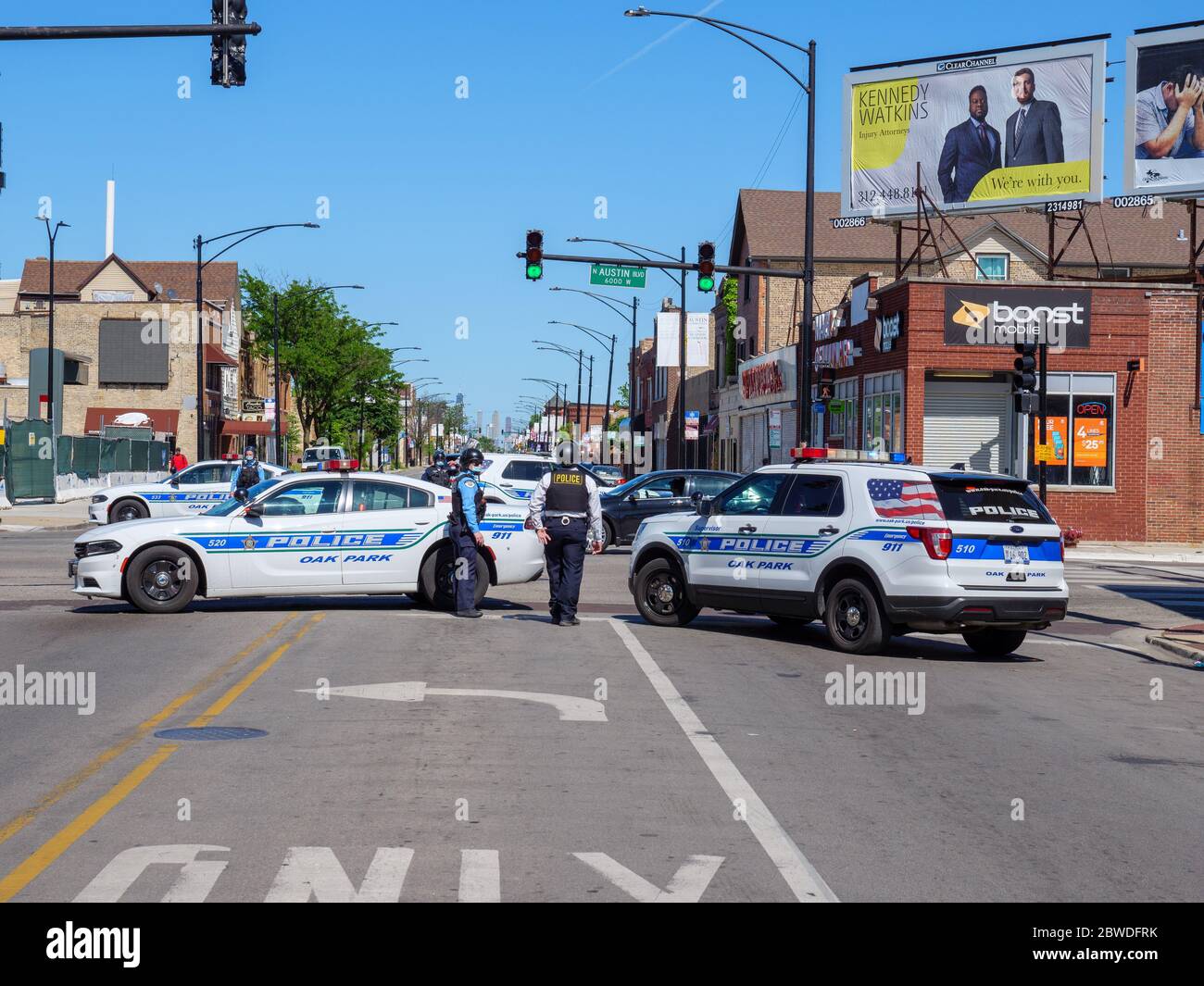 Oak Park, Illinois. 31st August 2020. Oak Park Police officers and vehicles block Chicago Avenue at Austin Boulevard, the border with the City of Chicago. Chicago Police requested closure of the street due to civil unrest resulting from protests of the death of George Floyd, a black man killed by a Minneapolis, Minnesota policeman, who has been charged with murder. This view is to the east from Oak Park into the city. Stock Photo