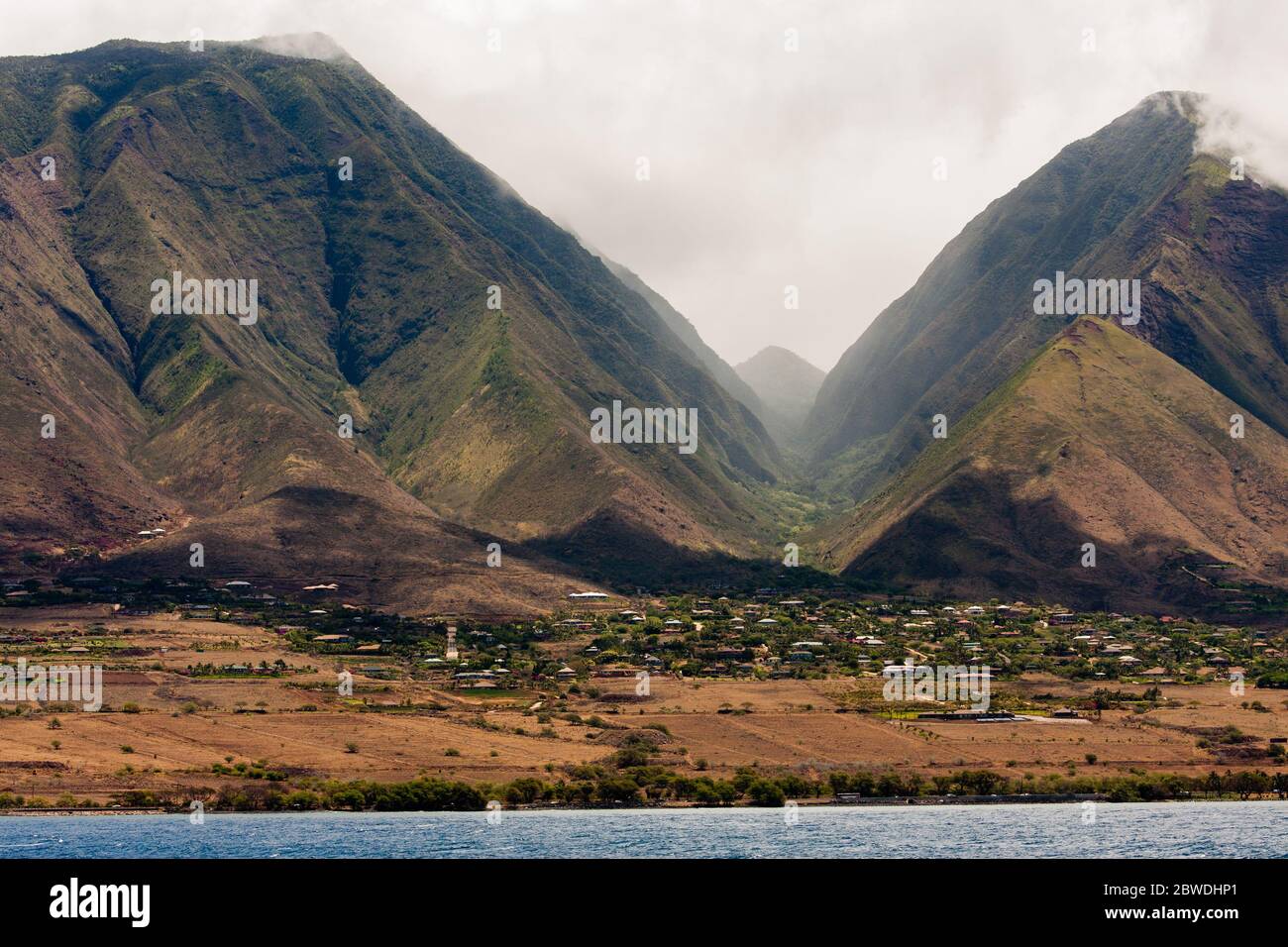 Maui mountains hi-res stock photography and images - Alamy