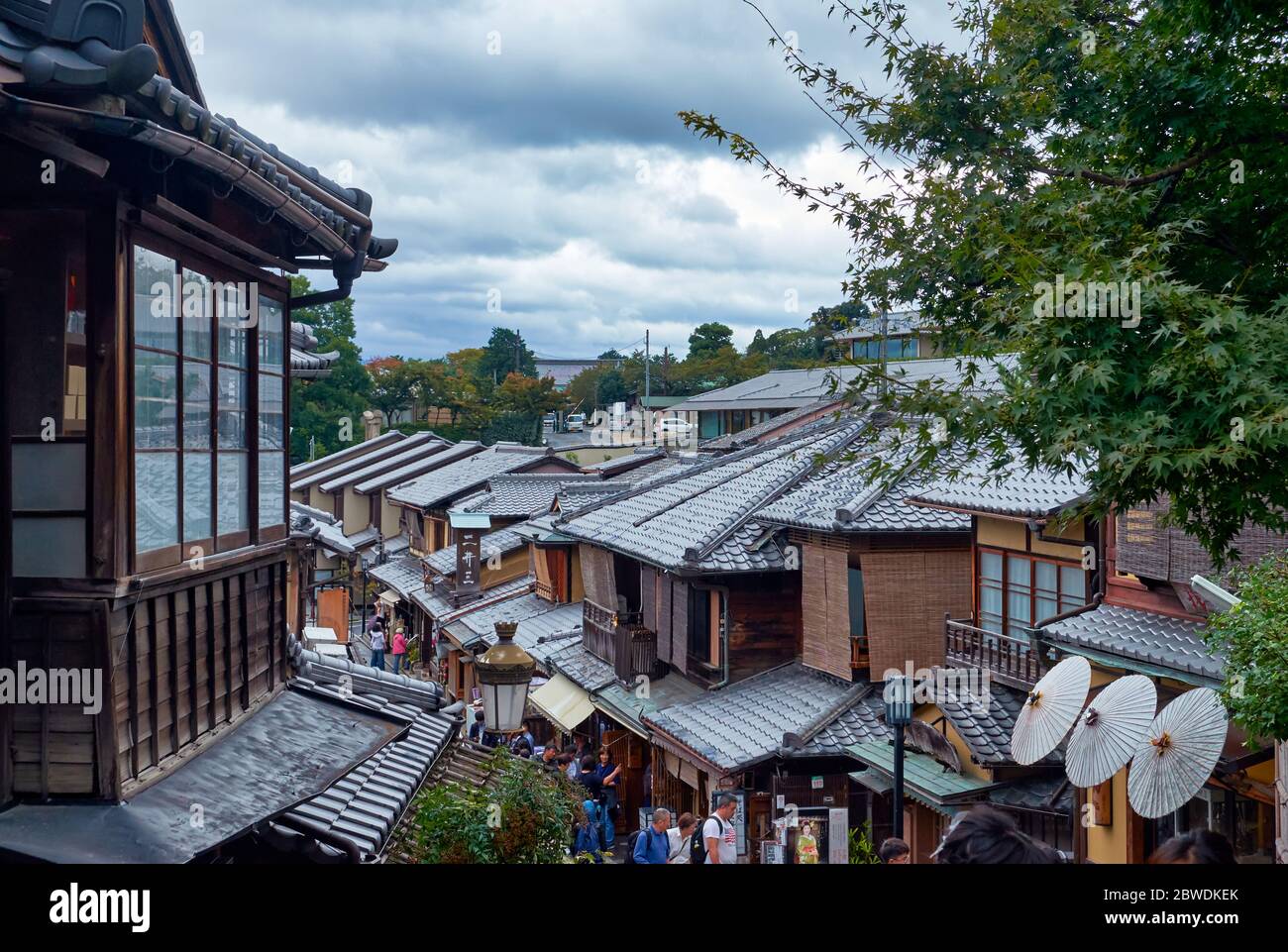 KYOTO, JAPAN - OCTOBER 18, 2019:  The tiled roofs of  traditional wooden townhouses (machiya) along shopping Sannenzaka street near Kiyomizu-dera temp Stock Photo