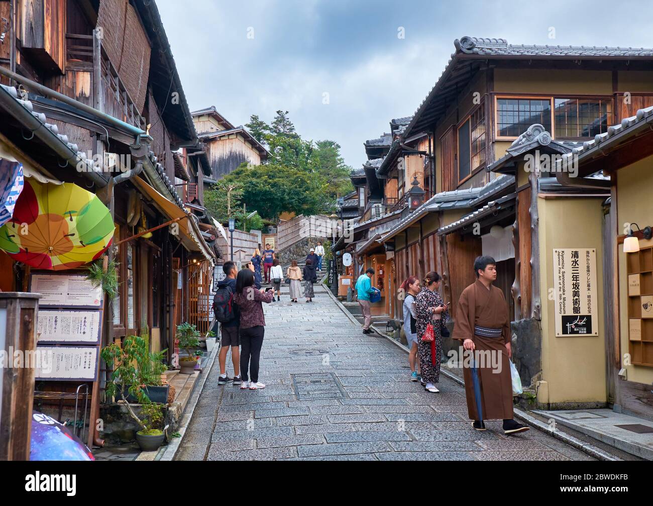 KYOTO, JAPAN - OCTOBER 18, 2019:  The crowded with people Sannenzaka street full of cafe and souvenir shops near Kiyomizu-dera temple. Kyoto. Japan Stock Photo