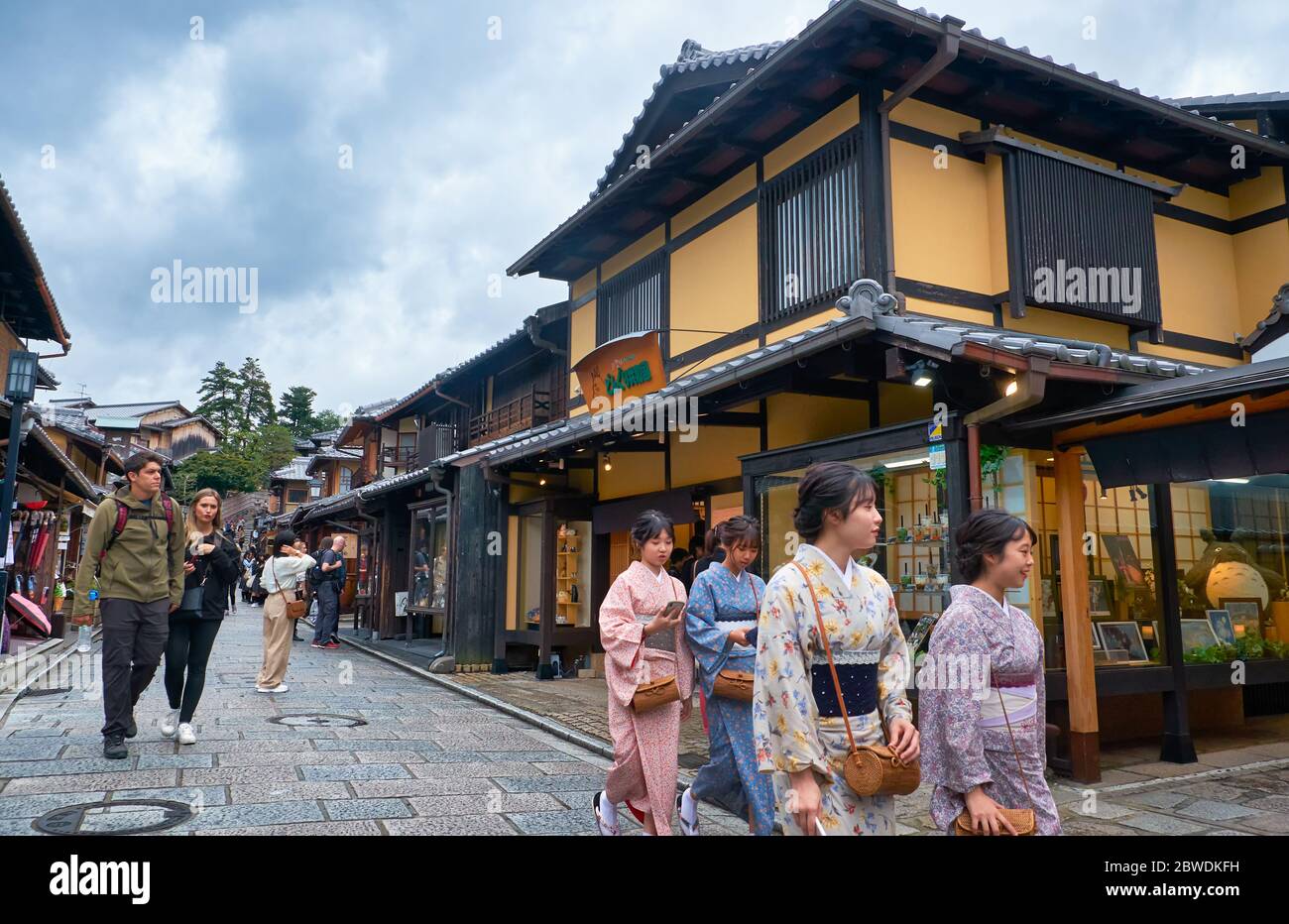 KYOTO, JAPAN - OCTOBER 18, 2019:  The crowded with people Sannenzaka street full of cafe and souvenir shops near Kiyomizu-dera temple. Kyoto. Japan Stock Photo
