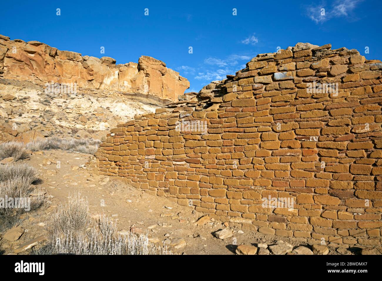 NEW MEXICO - Wall of the Una Vida ruin, built around 900 years ago by the Ancestral Puebloans now part of the Chaco Culture National Historical Park. Stock Photo