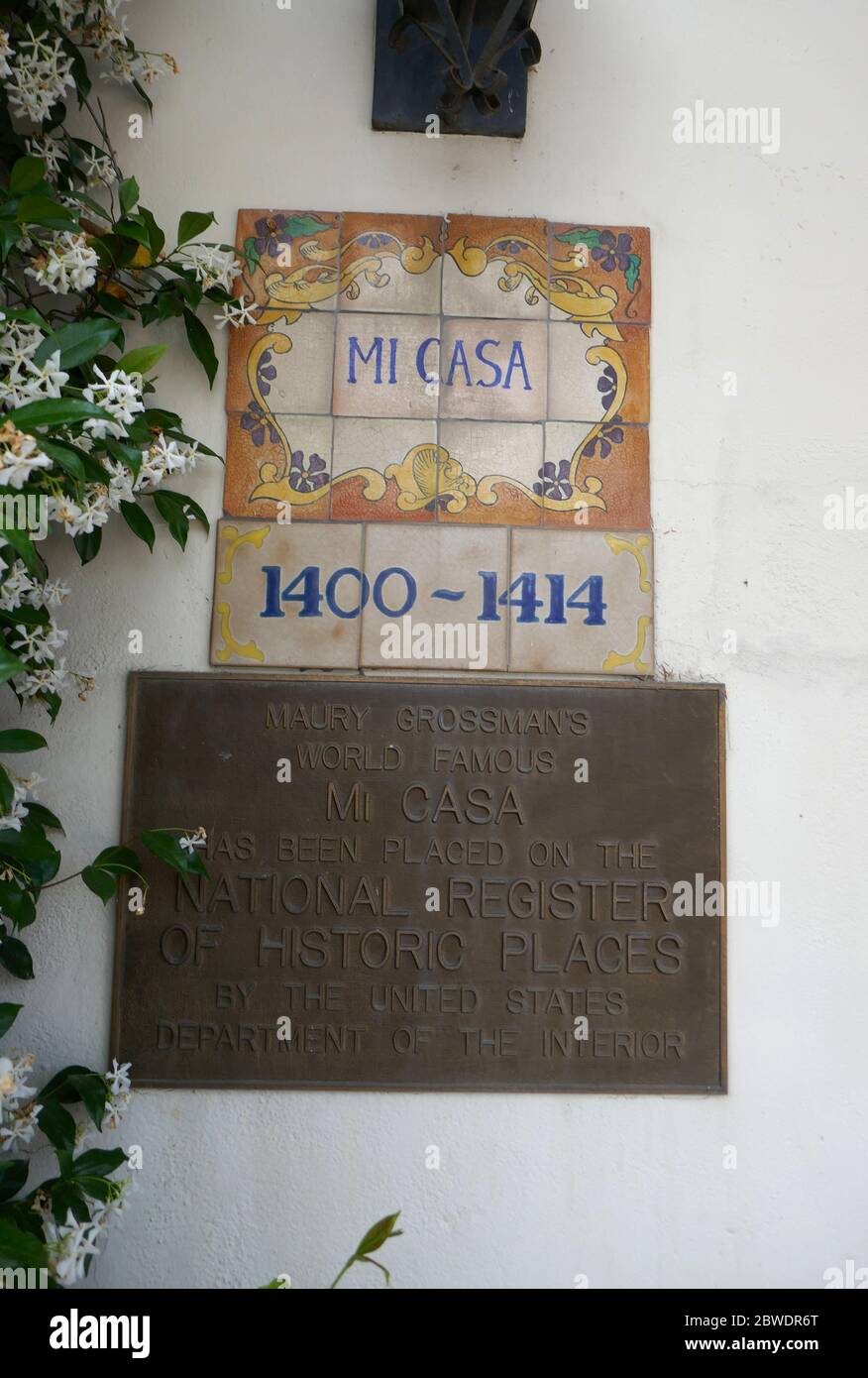 Los Angeles, California, USA 31st May 2020 A general view of atmosphere of La Ronda Apartments whose tenants have included Bette Davis, Cary Grant and Randolph Scott at 1400 N. Havenhurst Avenue shown on May 31, 2020 in Los Angeles, California, USA. Photo by Barry King/Alamy Stock Photo Stock Photo