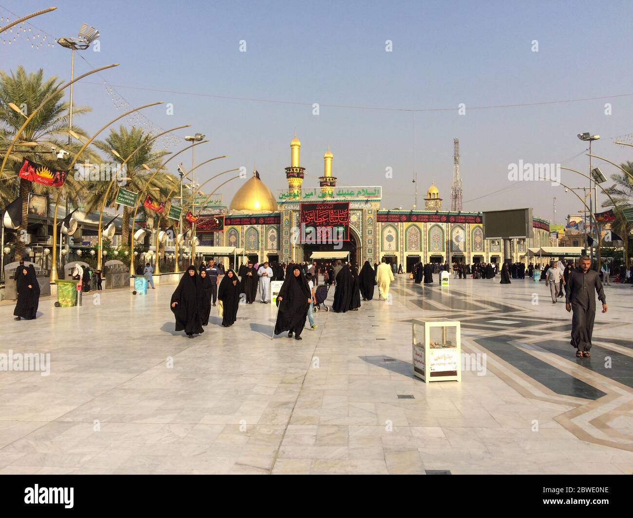 Karbala, Bagdad, Iraq, 06 09 2019: Imam Hossein's Shrine. The shrine of Prophet Abbas. Karbala and Tasoa. Walking in beinolharamein between Imam Hosse Stock Photo