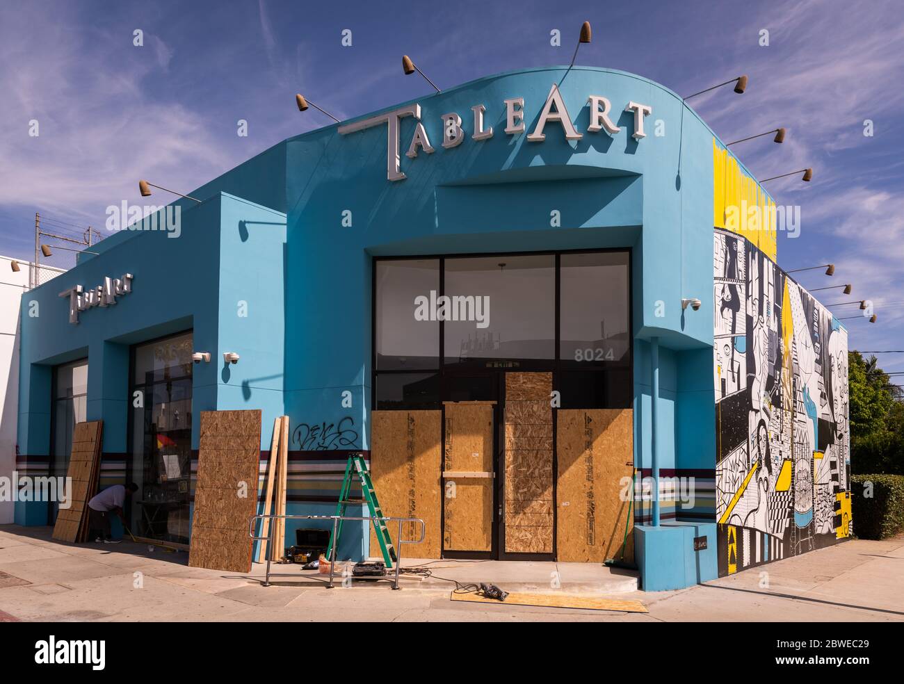 Los Angeles, USA. 31st May, 2020. Retail store on Melrose Avenue in Los Angeles in the process of boarding up broken windows following George Floyd protests in Los Angeles, USA. Credit: Jim Newberry/Alamy Live News. Stock Photo