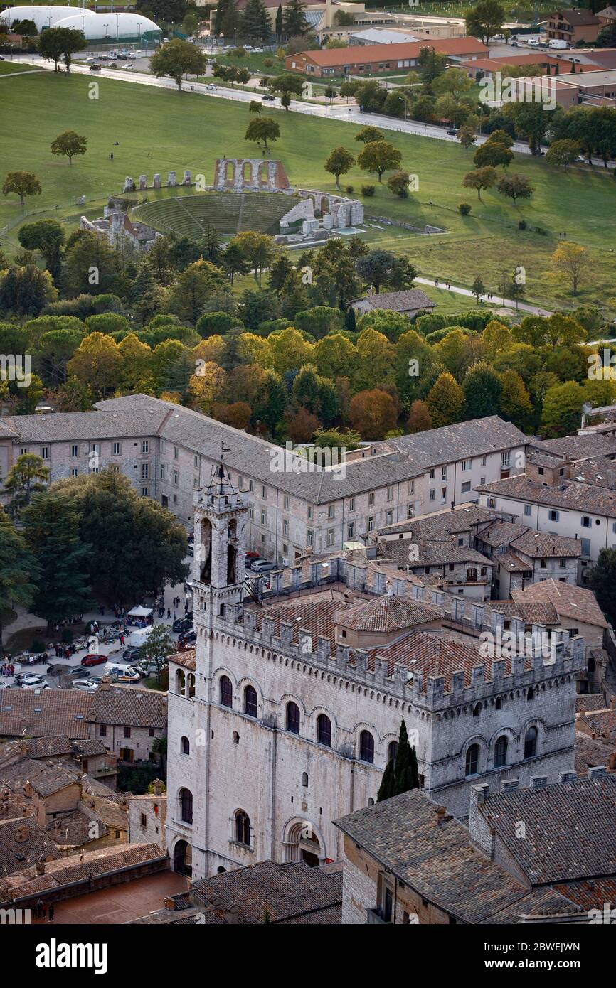 glimpse of Gubbio (Umbria, Italy) seen from above with the Palazzo dei Consoli and the Roman Amphitheatre Stock Photo
