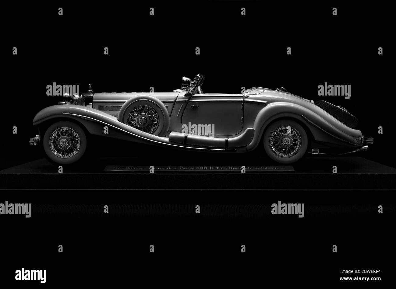 Maisto 1/18 Diecast Scale Model of MercedesBenz 500K Special Roadster