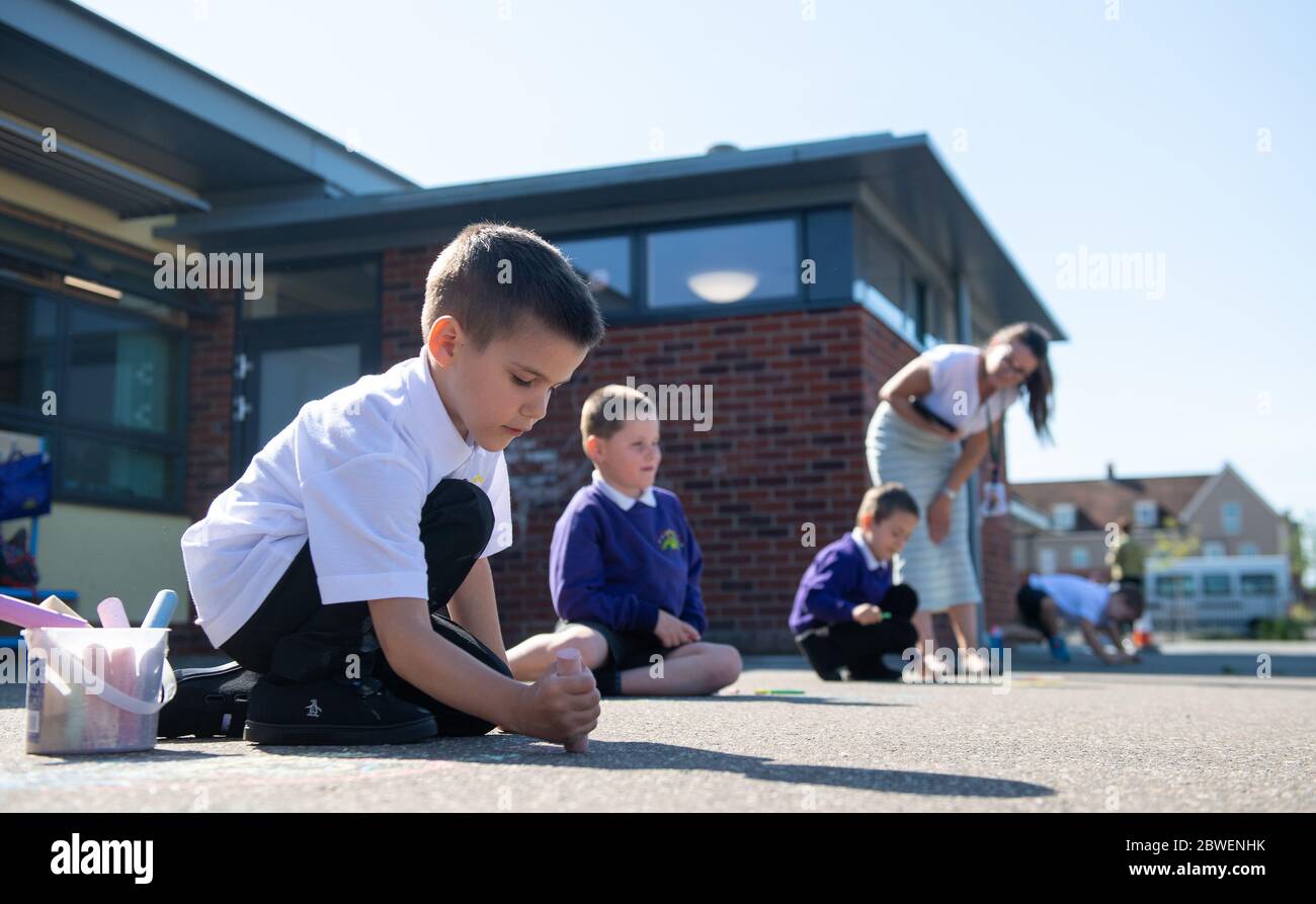 Pupils queens hill primary school hi-res stock photography and images ...