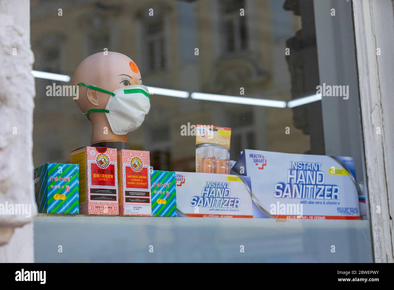 Vienna, Austria: Mai 20-2020:store window with mannequin heads wearing protective masks Stock Photo