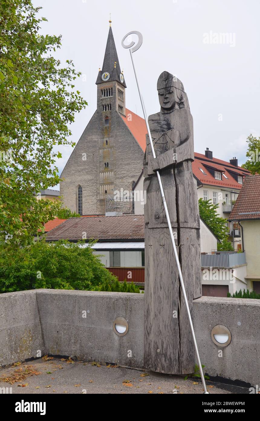 Die mittelalterliche Stadt Laufen an der Salzach, Bayern, Grenze zu Österreich; katholische Stadtpfarrkirche Stock Photo