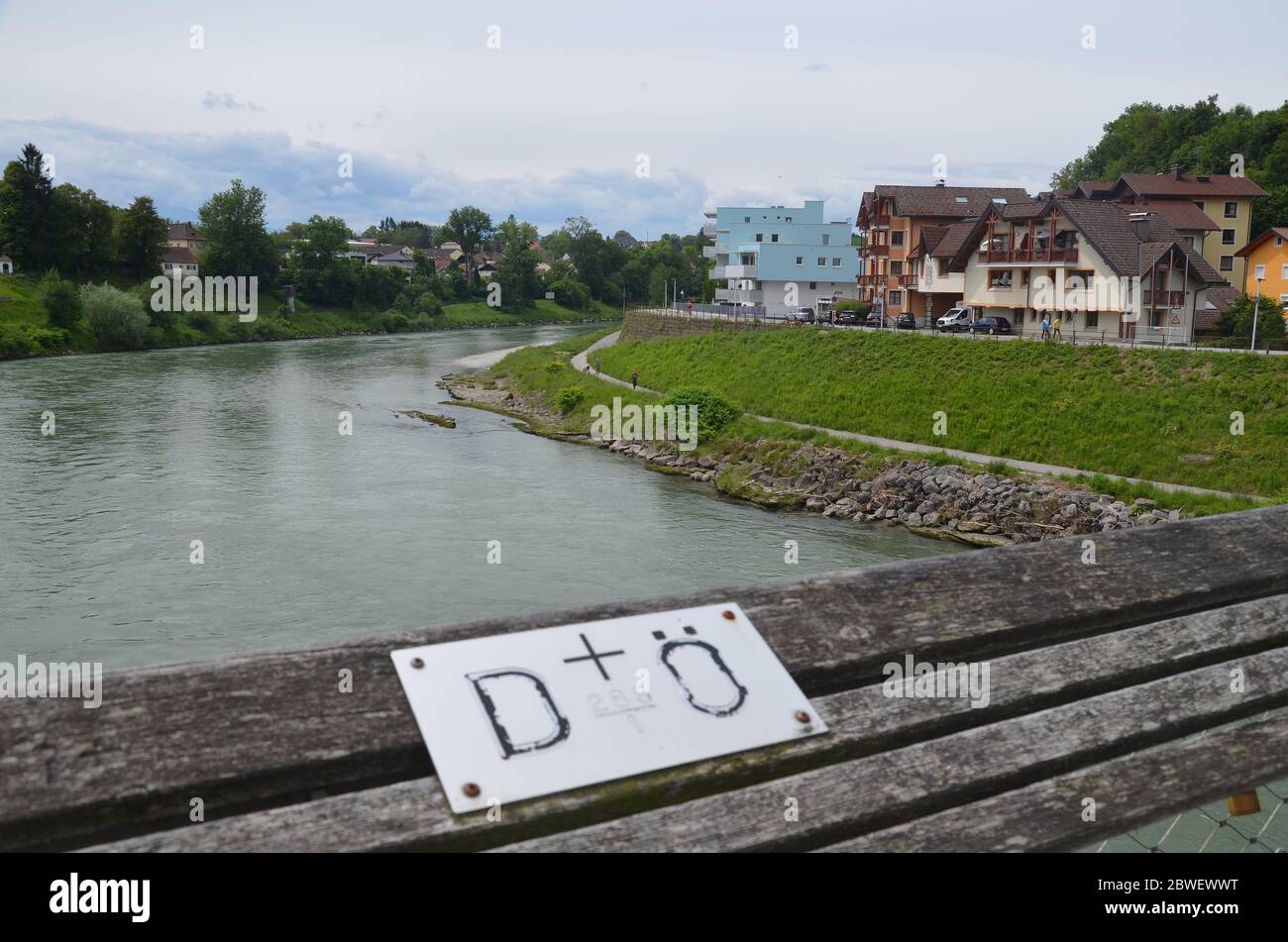 Grenzübergang zwischen Laufen und Oberndorf, Deutschland und Österreich, in Coronaviruszeit, Kontrolle, Grenzbrücke, 31.05.2020 Stock Photo