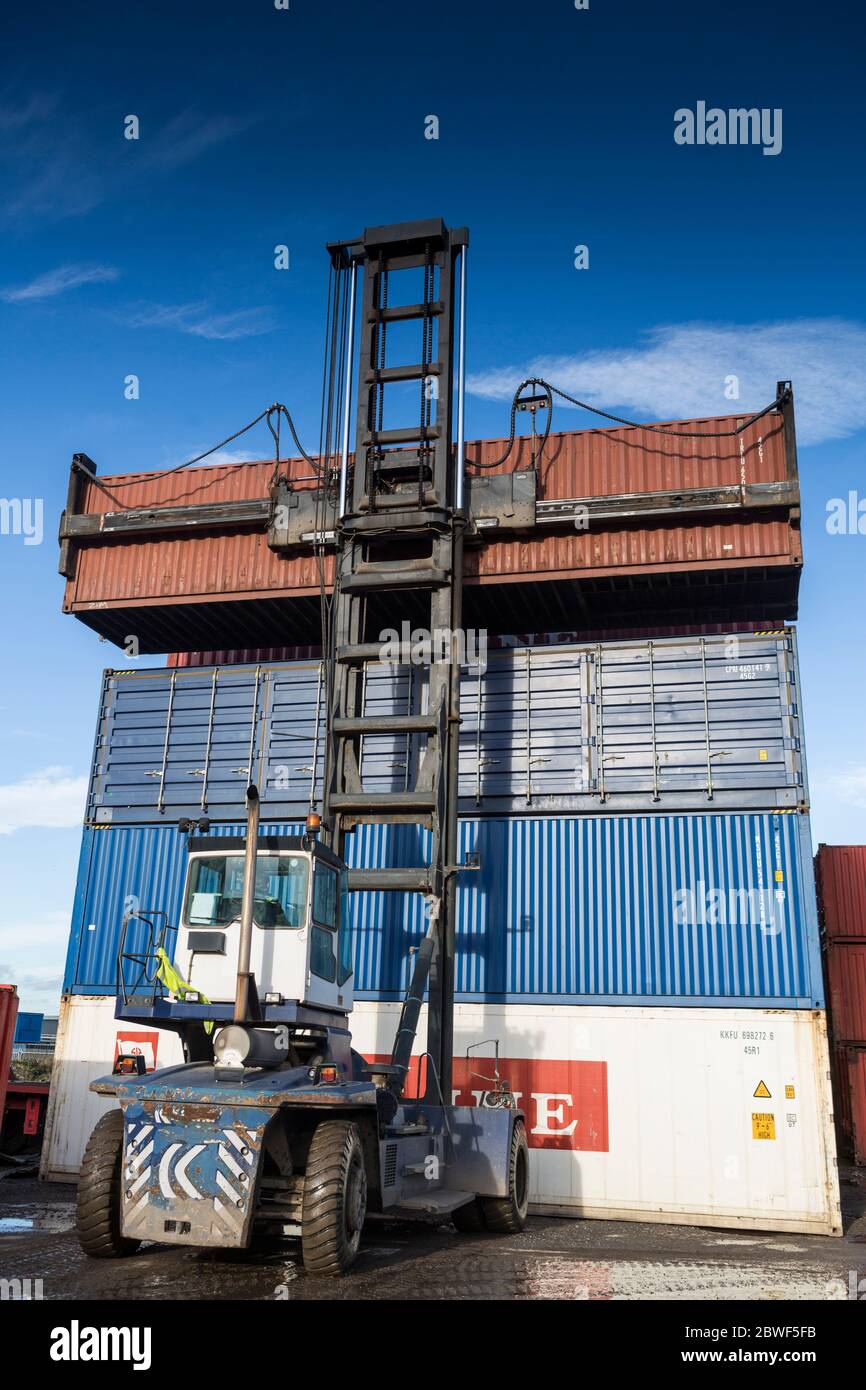 40 ft container hires stock photography and images Alamy