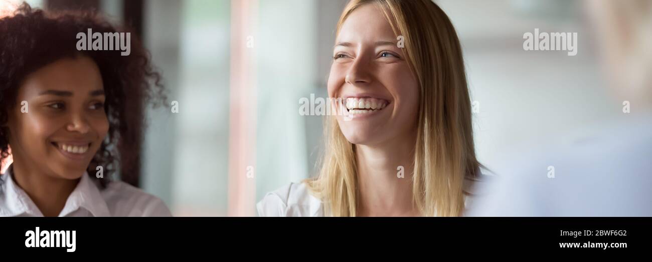 Laughing joke group hi-res stock photography and images - Alamy