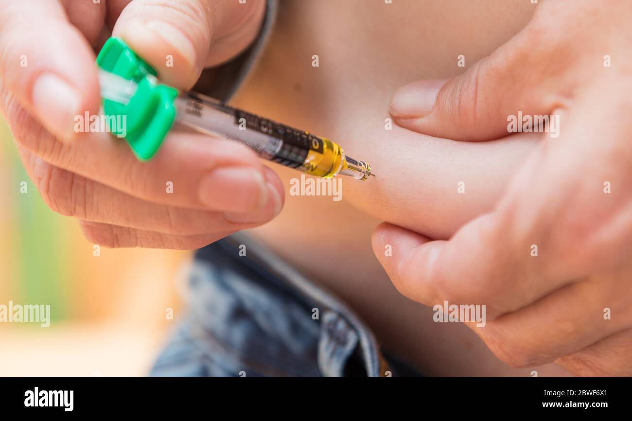 Subcutaneous injection hi-res stock photography and images - Alamy