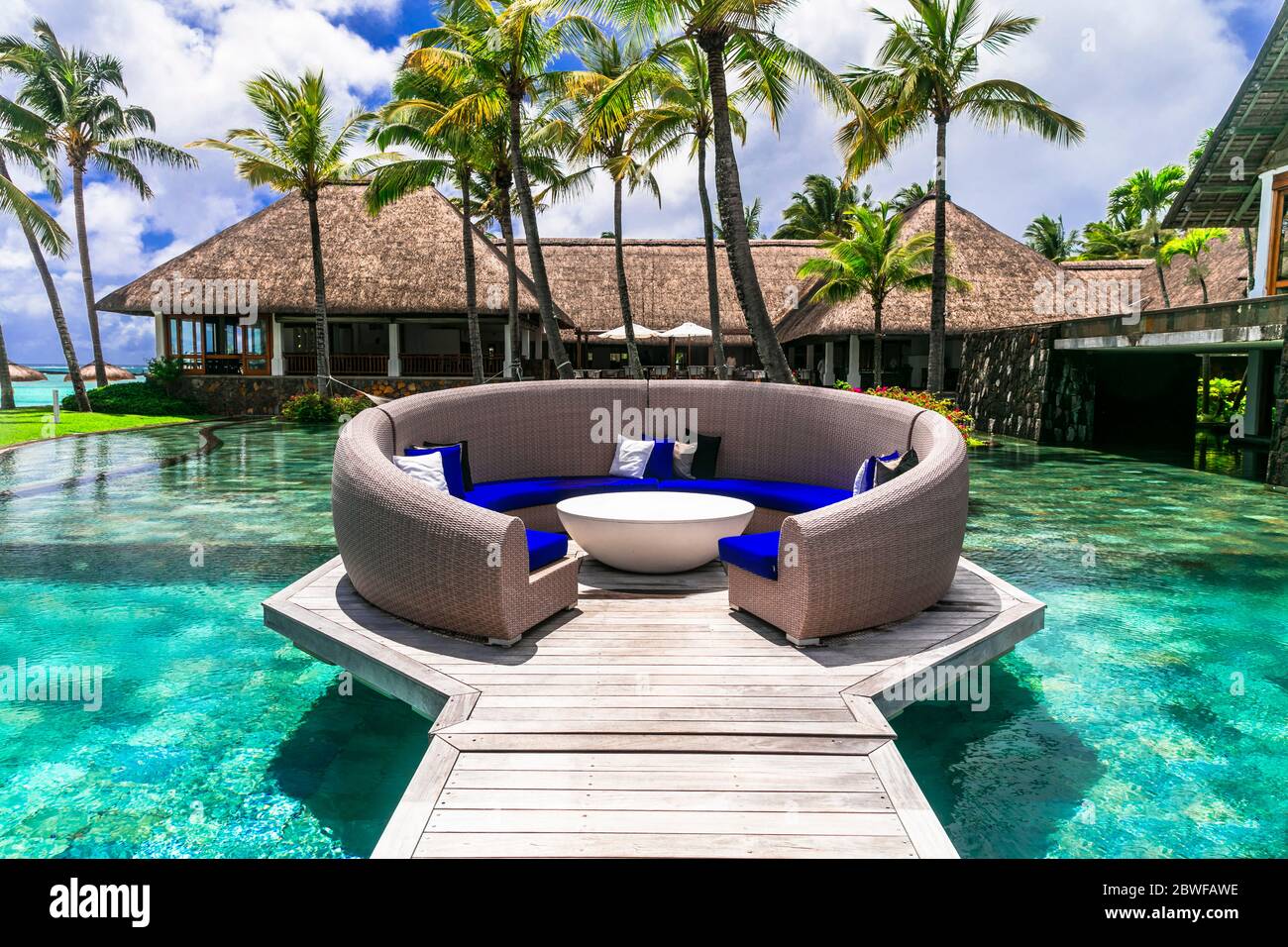 luxury 5 star resort territory with swimming pool and exotic bar - Constance Belle Mare Plage. Mauritius island. Pointe de flacq , Belle Mare. Februar Stock Photo