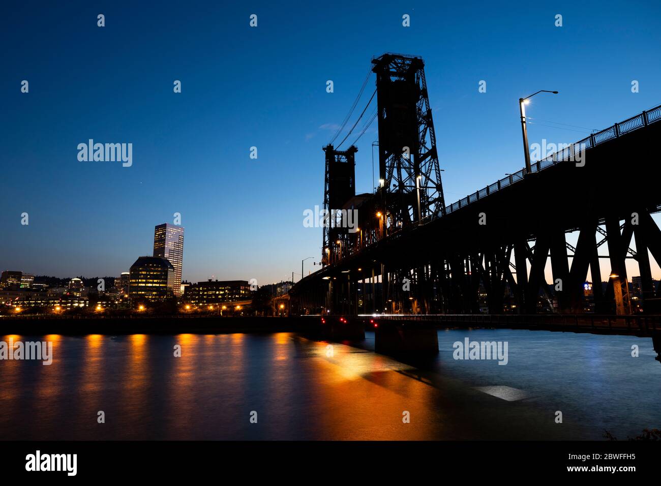 Bridge on Willamette River at dusk, Portland, Oregon, USA Stock Photo