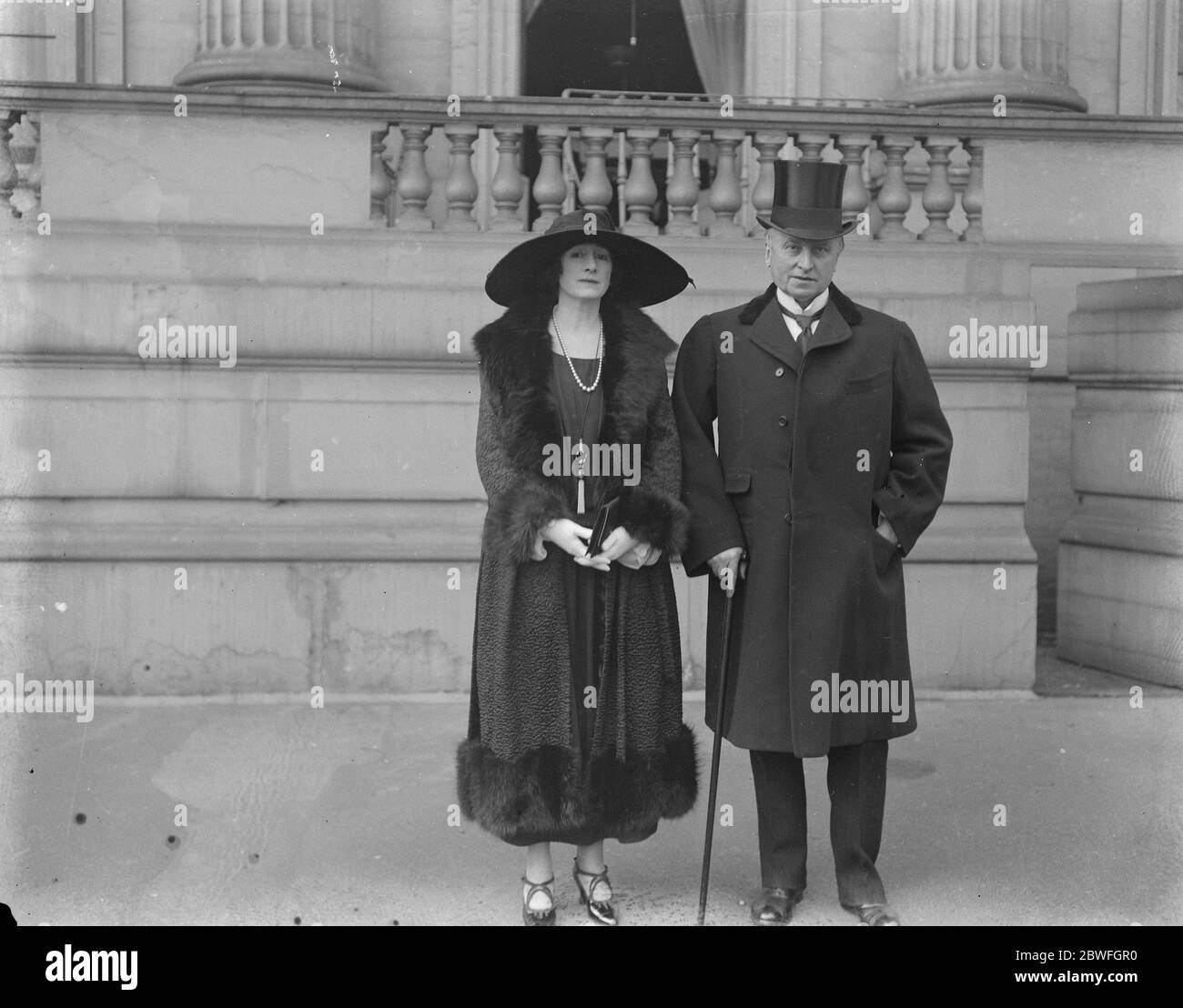 Lord And Lady Curzon 1922 Stock Photo Alamy   Lord And Lady Curzon 1922 2BWFGR0 