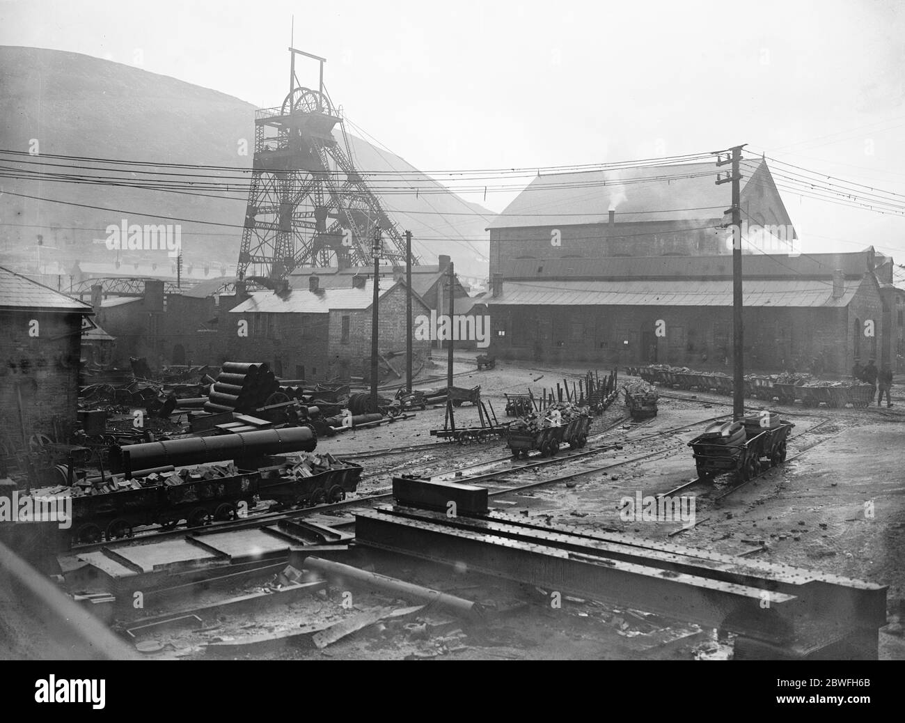 The Coal Crisis South Wales miners in revolt Llwynypia Men ' s protest strike . Scotch Collieries Llwynypia Rhondda , South Wales 4 October 1920 Stock Photo