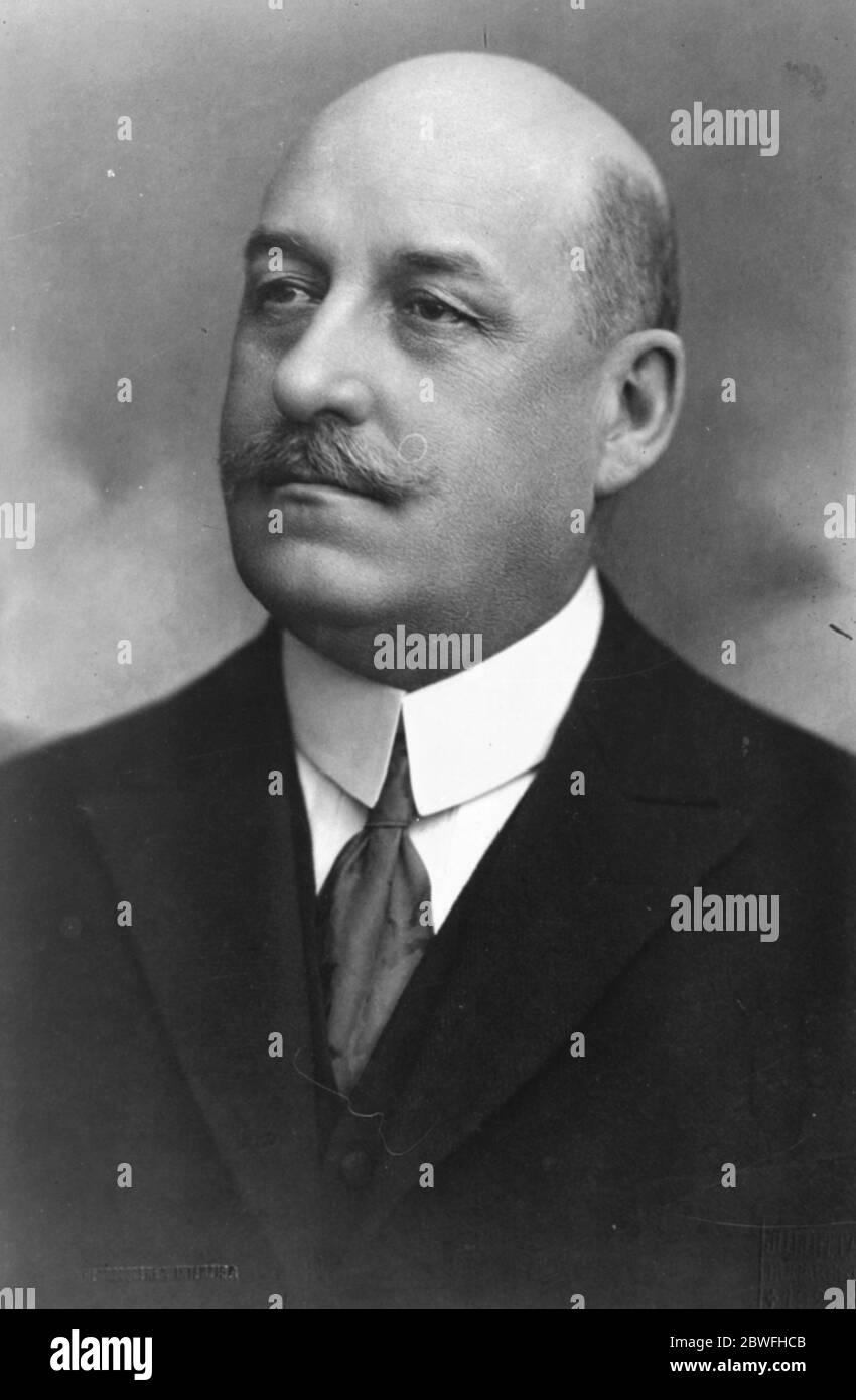 Romanian Ministry M Chirculescu . Whittaker ' s says ' M Chibulescom ' ' Minister of Social Works , such as looking after the war widows and orphans and furnishing working colonies for homeless ' 1924 Stock Photo