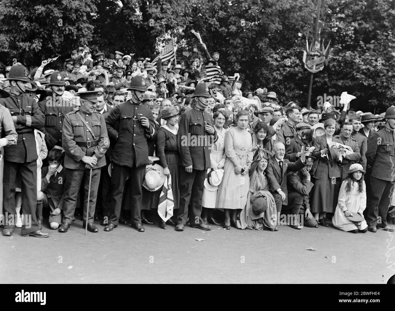 The Great Victory March . Some of the spectators . 19 July 1919 Stock Photo