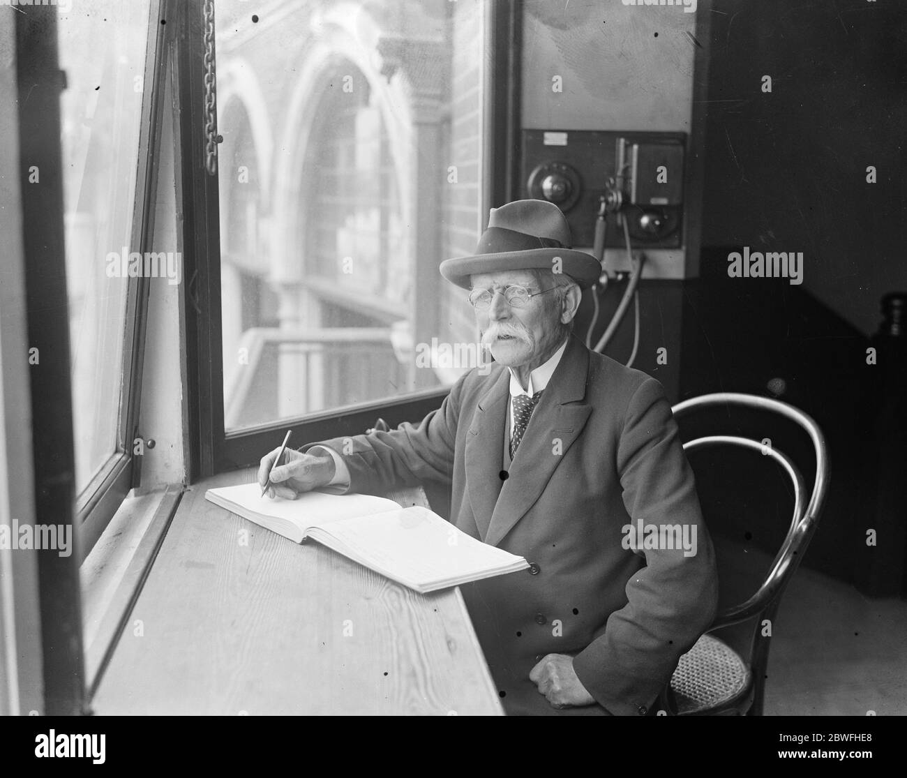 Cricket ' s Oldest Scorer Mr Fred Boyington ( 75 ) , the Surrey scorer , is the oldest chronicler in first class cricket . He has not missed a match for 42 years , and in spite of his many campaigns remains a genuine enthusiast . Mr Fred Boyington in the scorer ' s box at the Oval 5 June 1924 Stock Photo